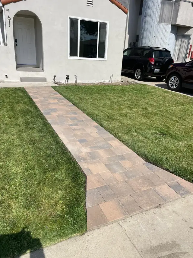 Outdoor and landscape in Los Angeles: the finished paver walkway to the front door